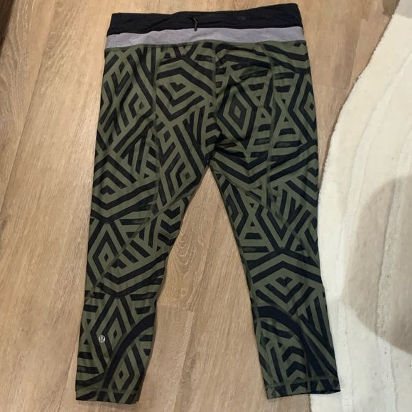 Lululemon Run: Inspire Crop II *All Full-On Luxtreme - Picture 4 of 7